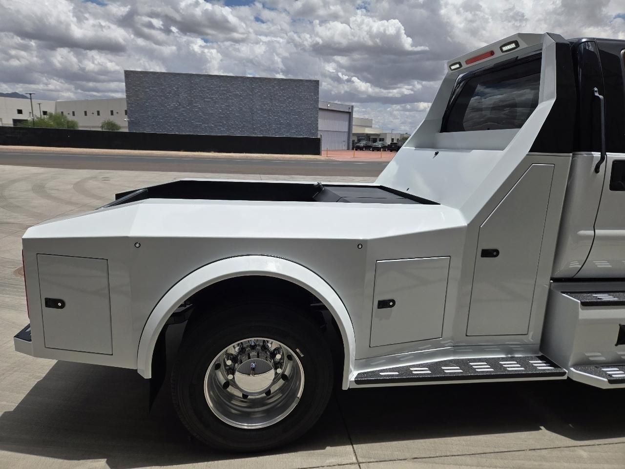 Ford F-650 Crew Cab 2WD DRW 2026
