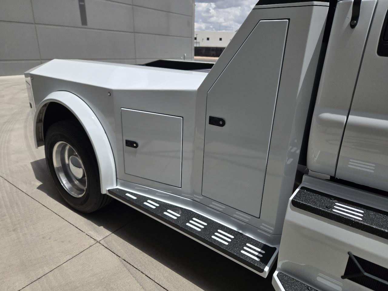Ford F-650 Crew Cab 2WD DRW 2026