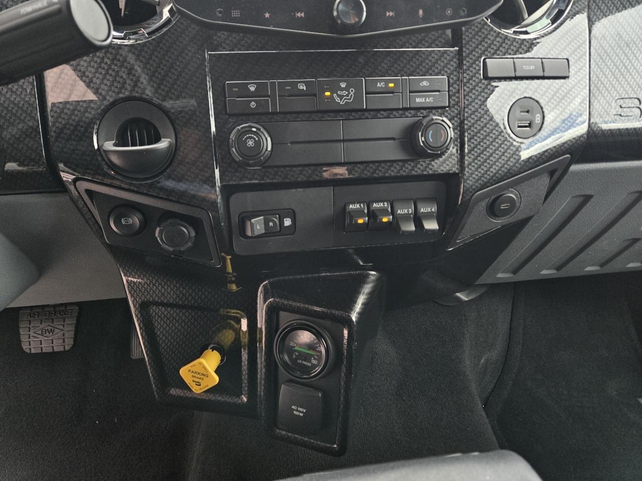 Ford F-650 Crew Cab 2WD DRW 2026
