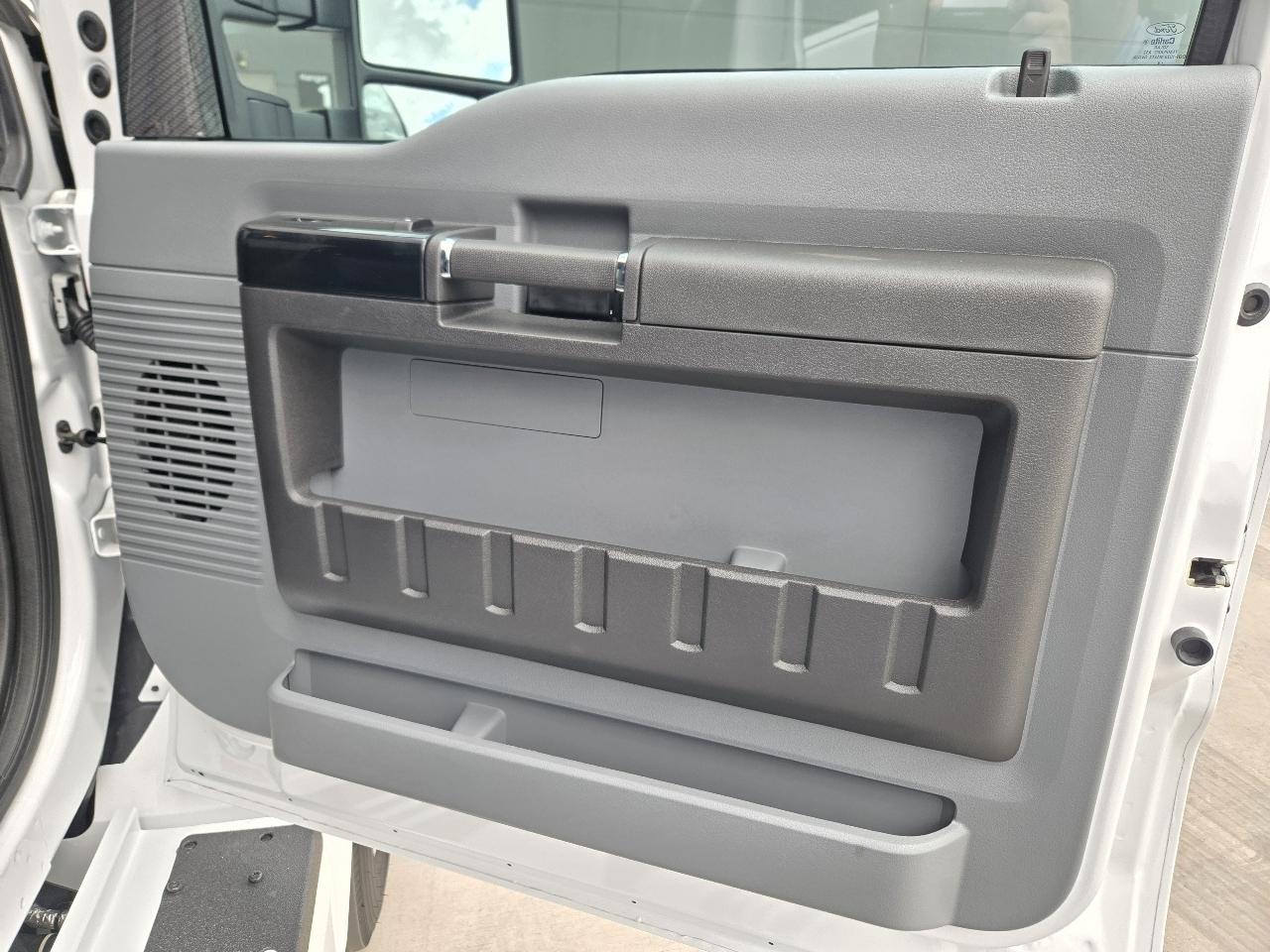 Ford F-650 Crew Cab 2WD DRW 2026