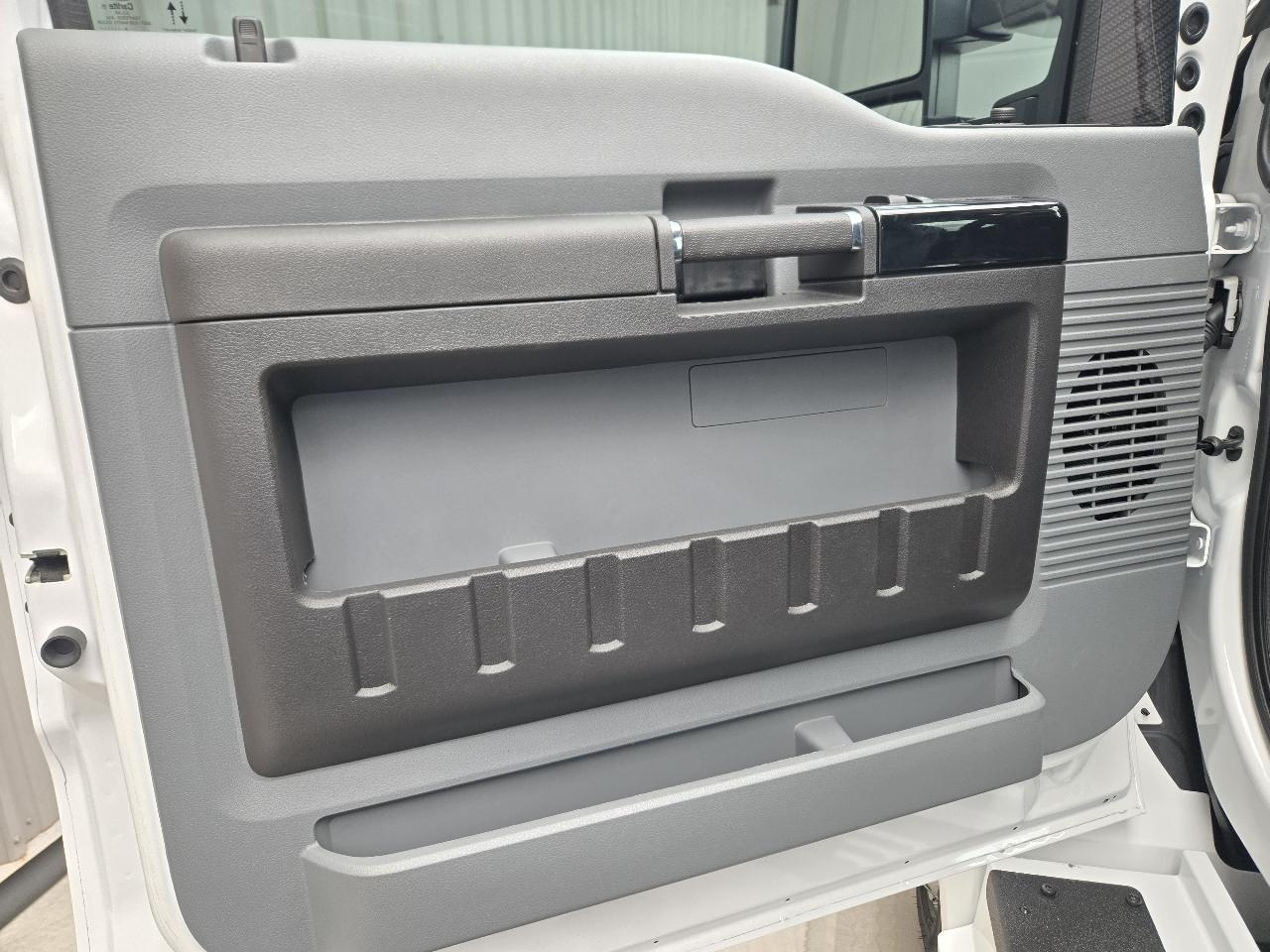 Ford F-650 Crew Cab 2WD DRW 2026