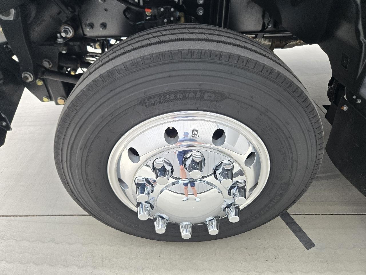 Ford F-650 Crew Cab 2WD DRW 2026