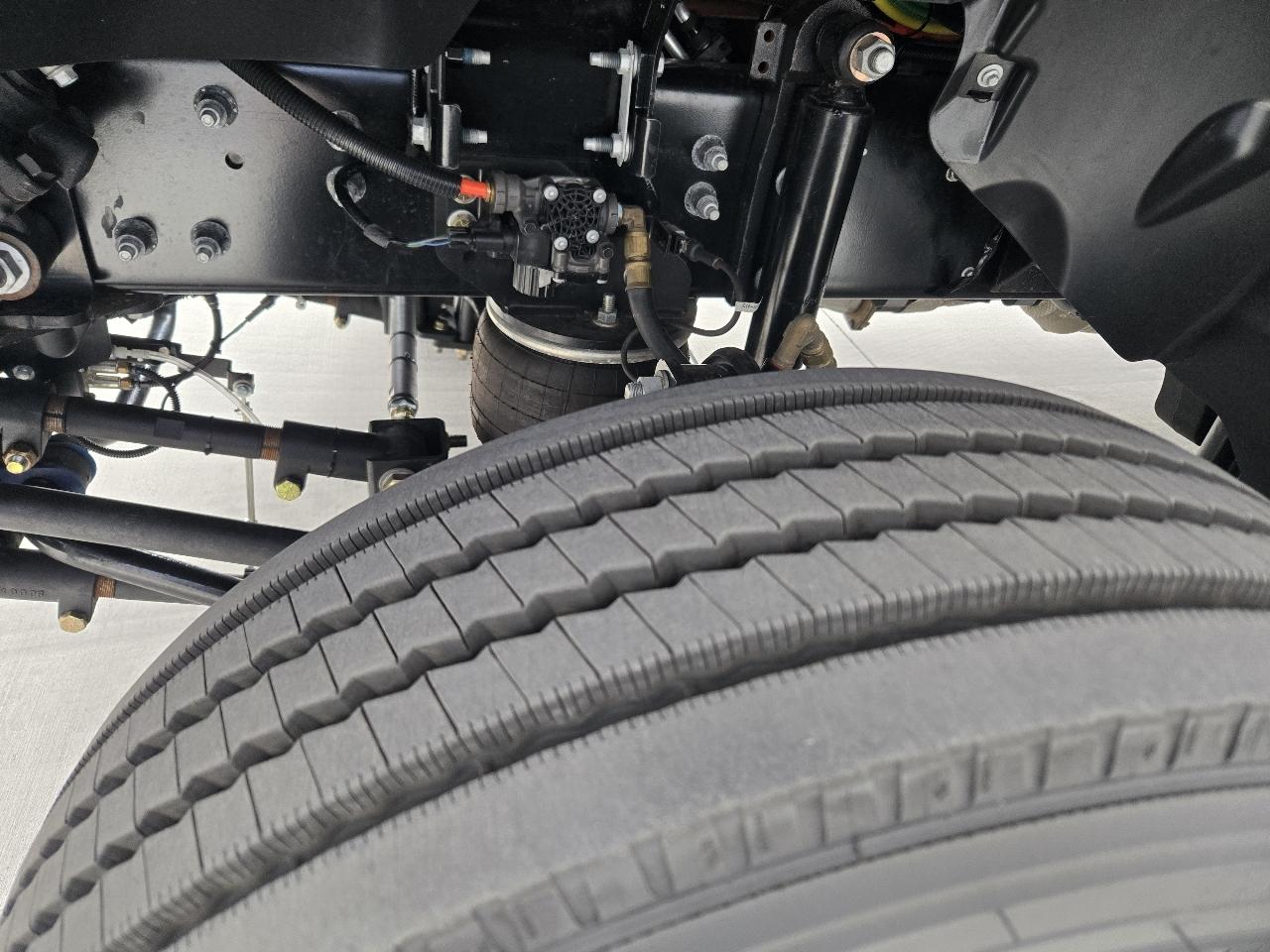 Ford F-650 Crew Cab 2WD DRW 2026