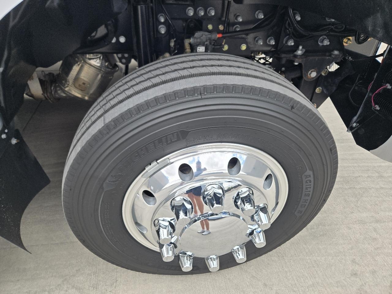 Ford F-650 Crew Cab 2WD DRW 2026