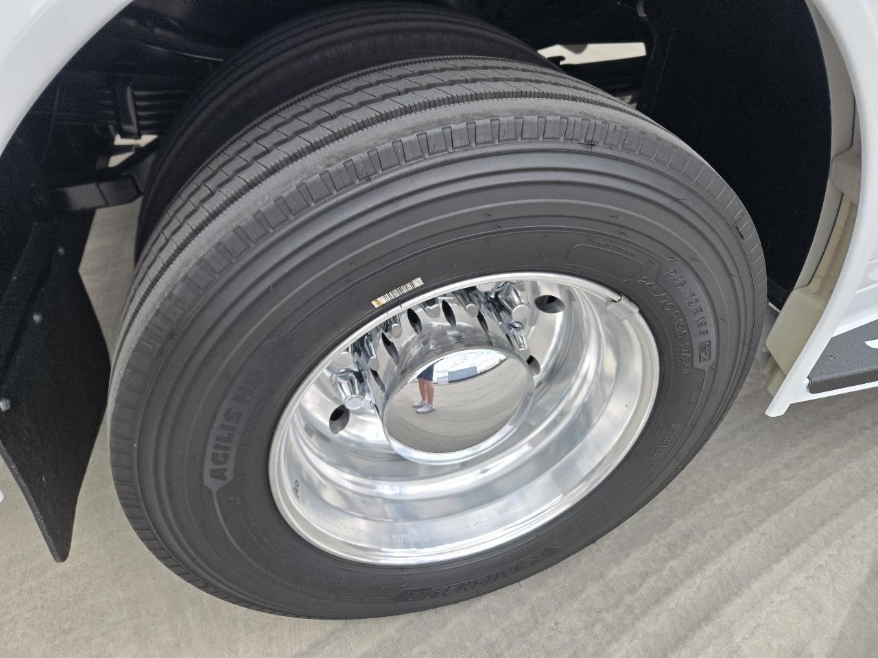 Ford F-650 Crew Cab 2WD DRW 2026