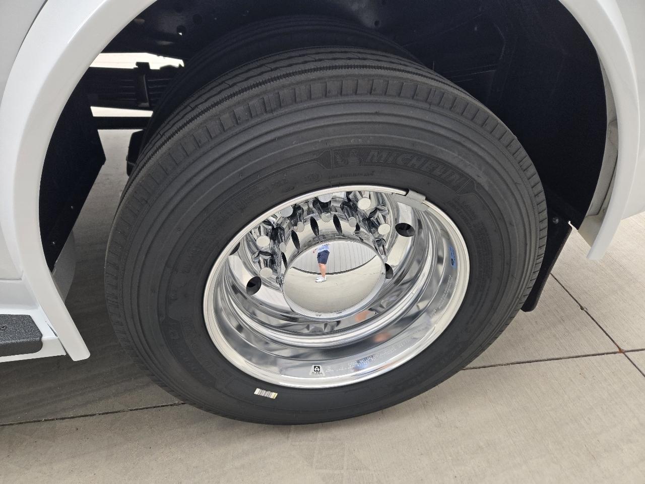 Ford F-650 Crew Cab 2WD DRW 2026