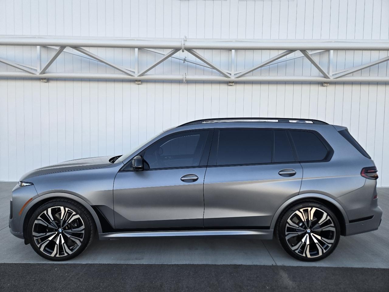 2023 BMW X7 M60i
