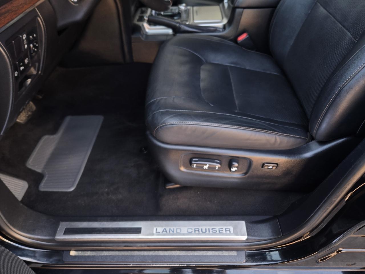 Toyota Land Cruiser 4WD 2020