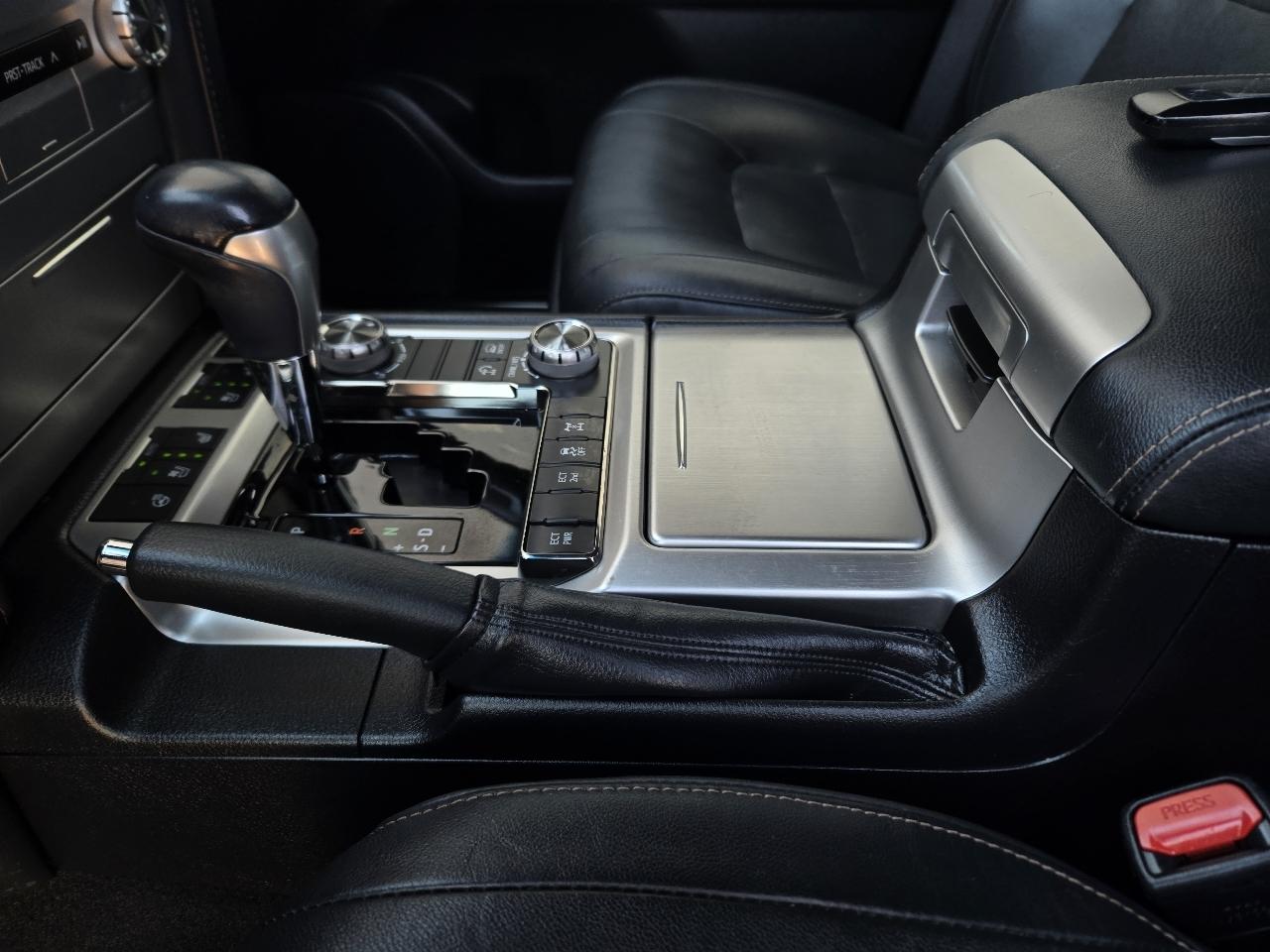 Toyota Land Cruiser 4WD 2020