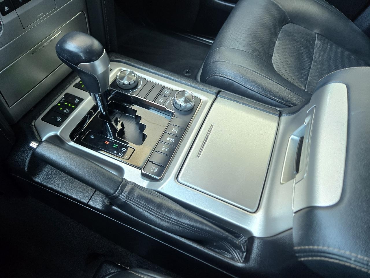 Toyota Land Cruiser 4WD 2020