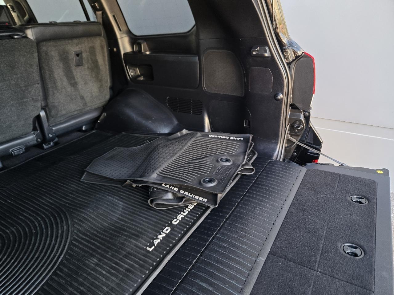 Toyota Land Cruiser 4WD 2020