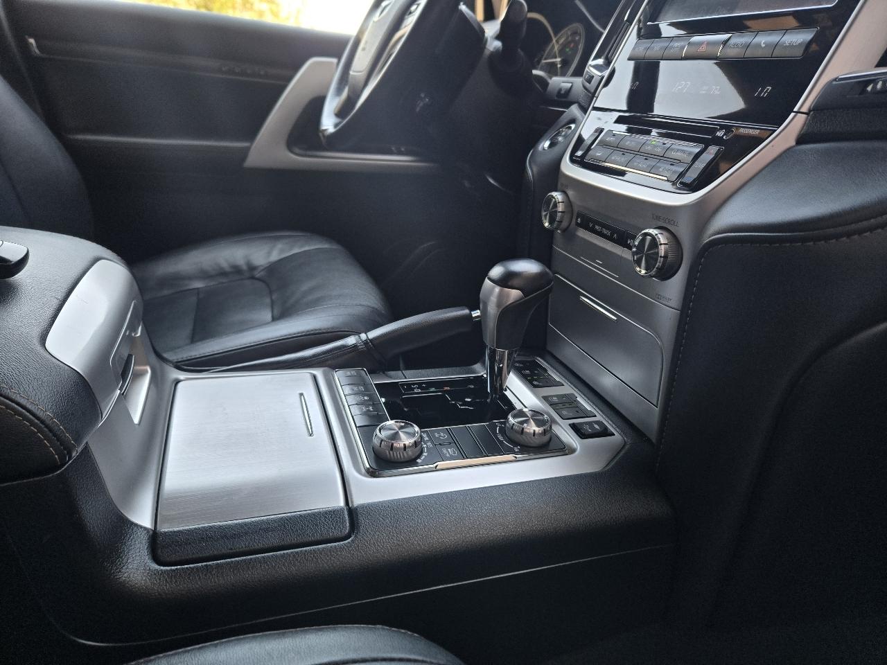 Toyota Land Cruiser 4WD 2020