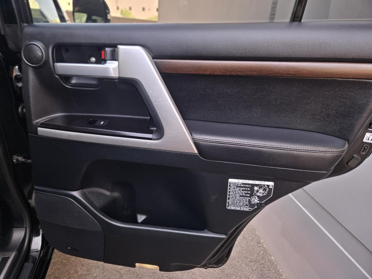 Toyota Land Cruiser 4WD 2020