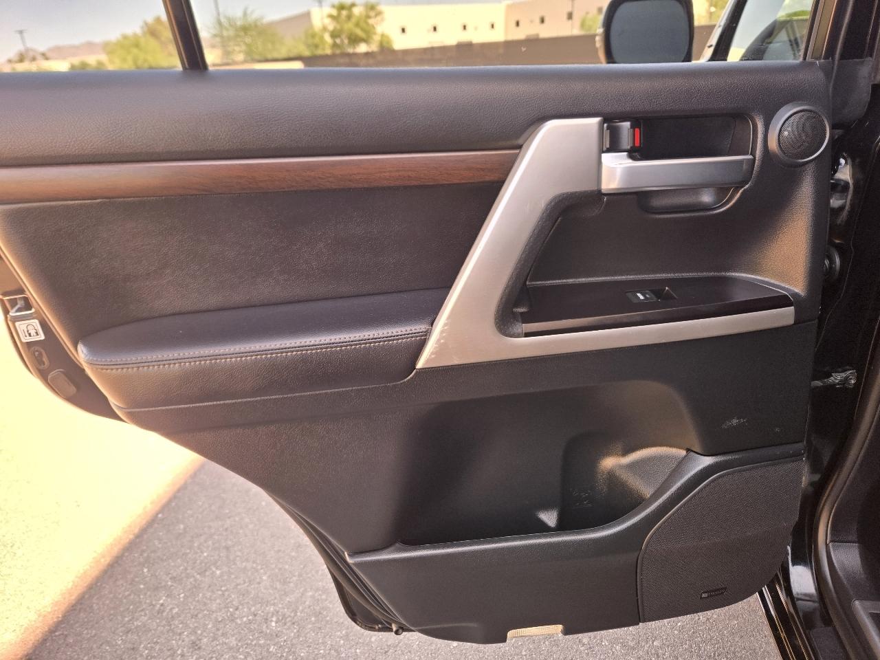 Toyota Land Cruiser 4WD 2020