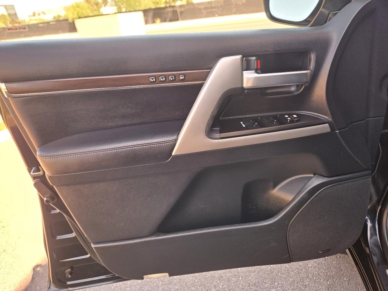 Toyota Land Cruiser 4WD 2020
