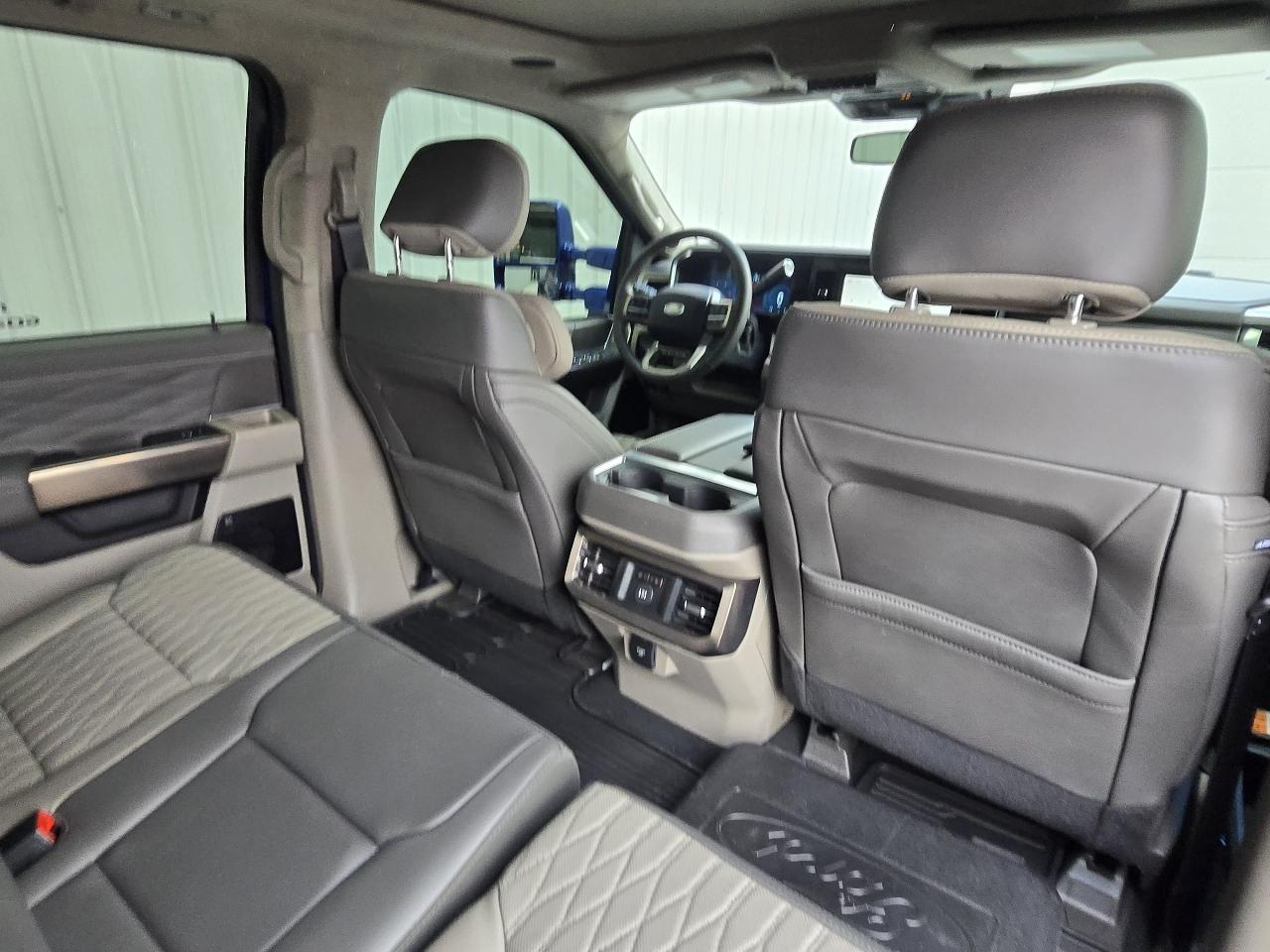 Ford F-450 SD Lariat Crew Cab DRW 4WD 2026
