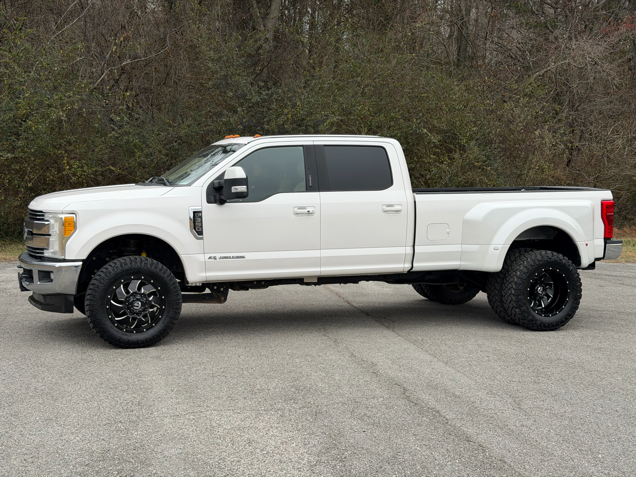 2017 Ford F-350 Super Duty Lariat's photo