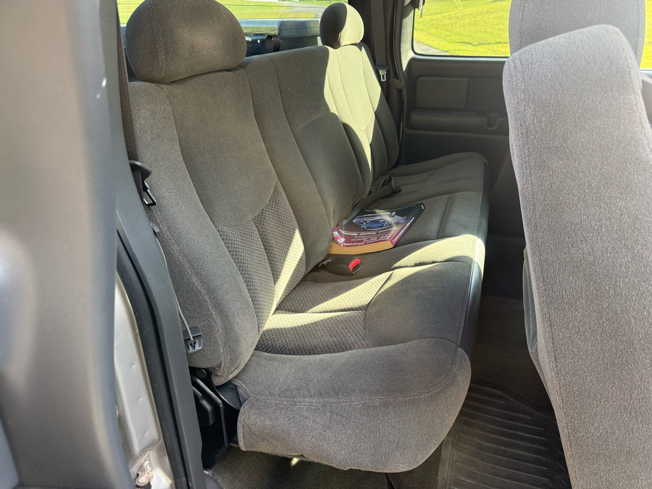 2004 Chevrolet Silverado 1500 photo 2