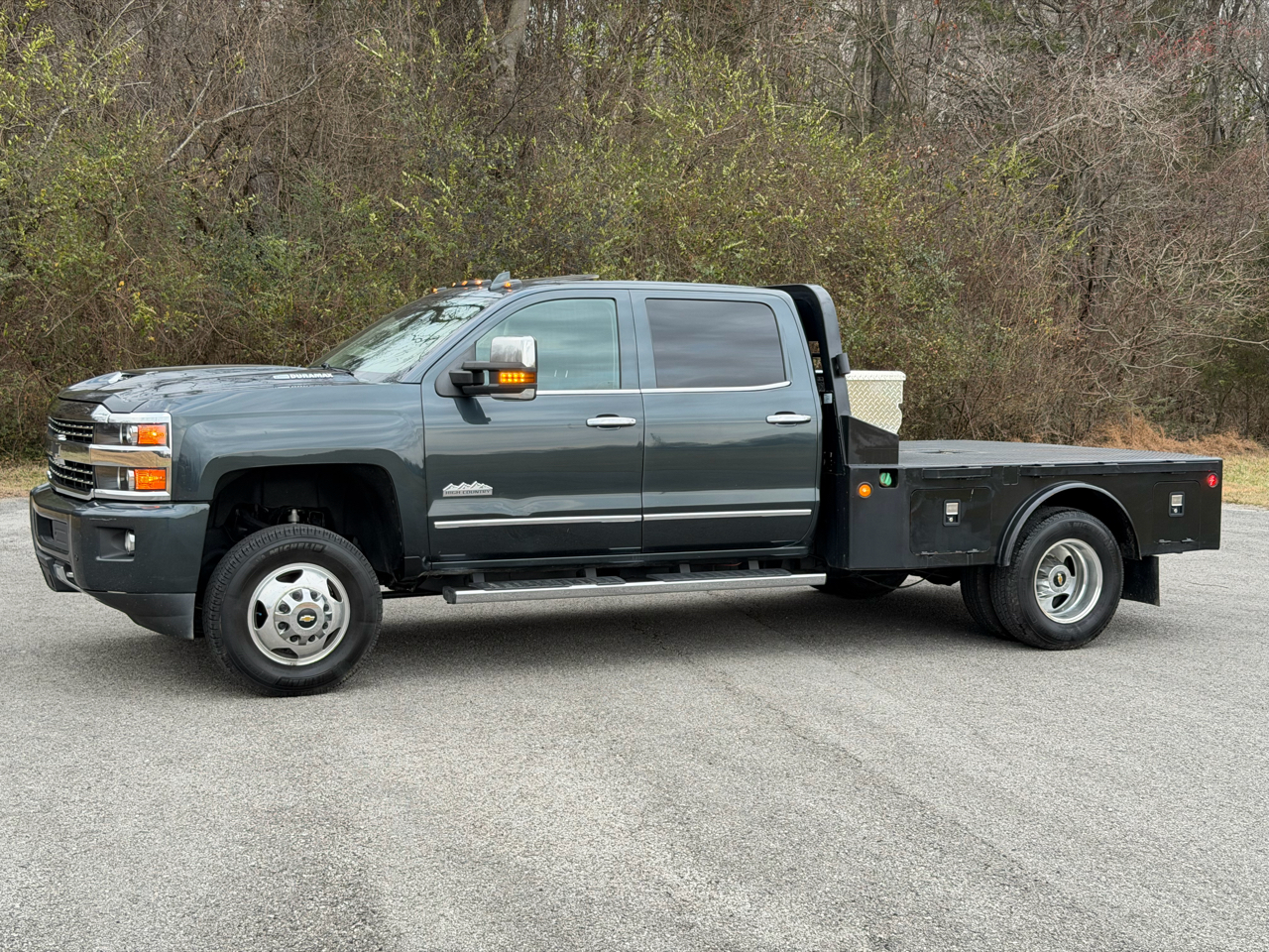 2018 Chevrolet Silverado HD High Country's photo