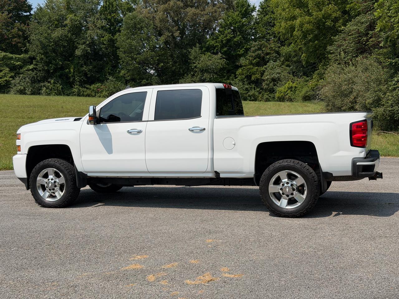 2017 Chevrolet Silverado 2500HD LT - Photo 6
