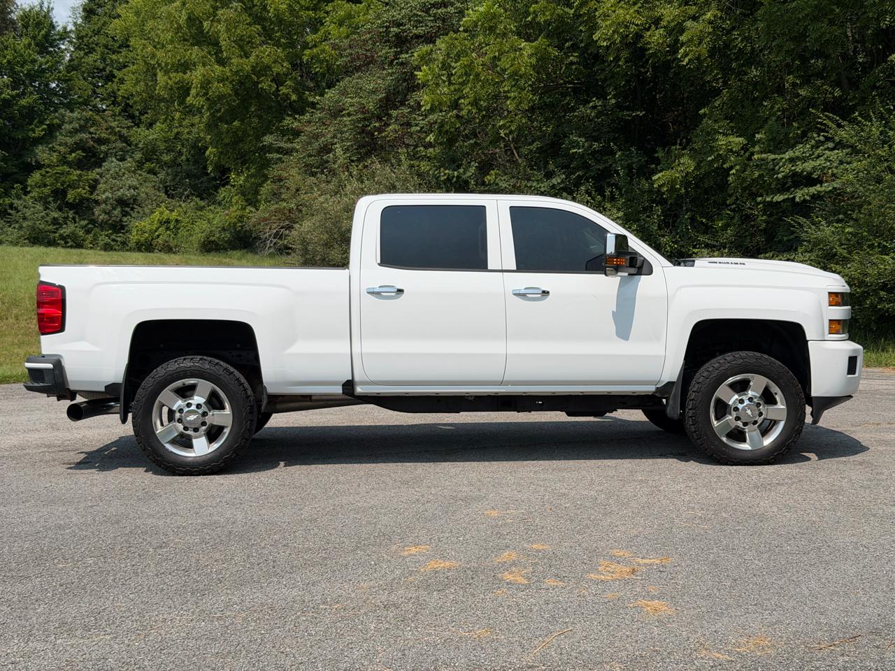 2017 Chevrolet Silverado 2500HD LT - Photo 8