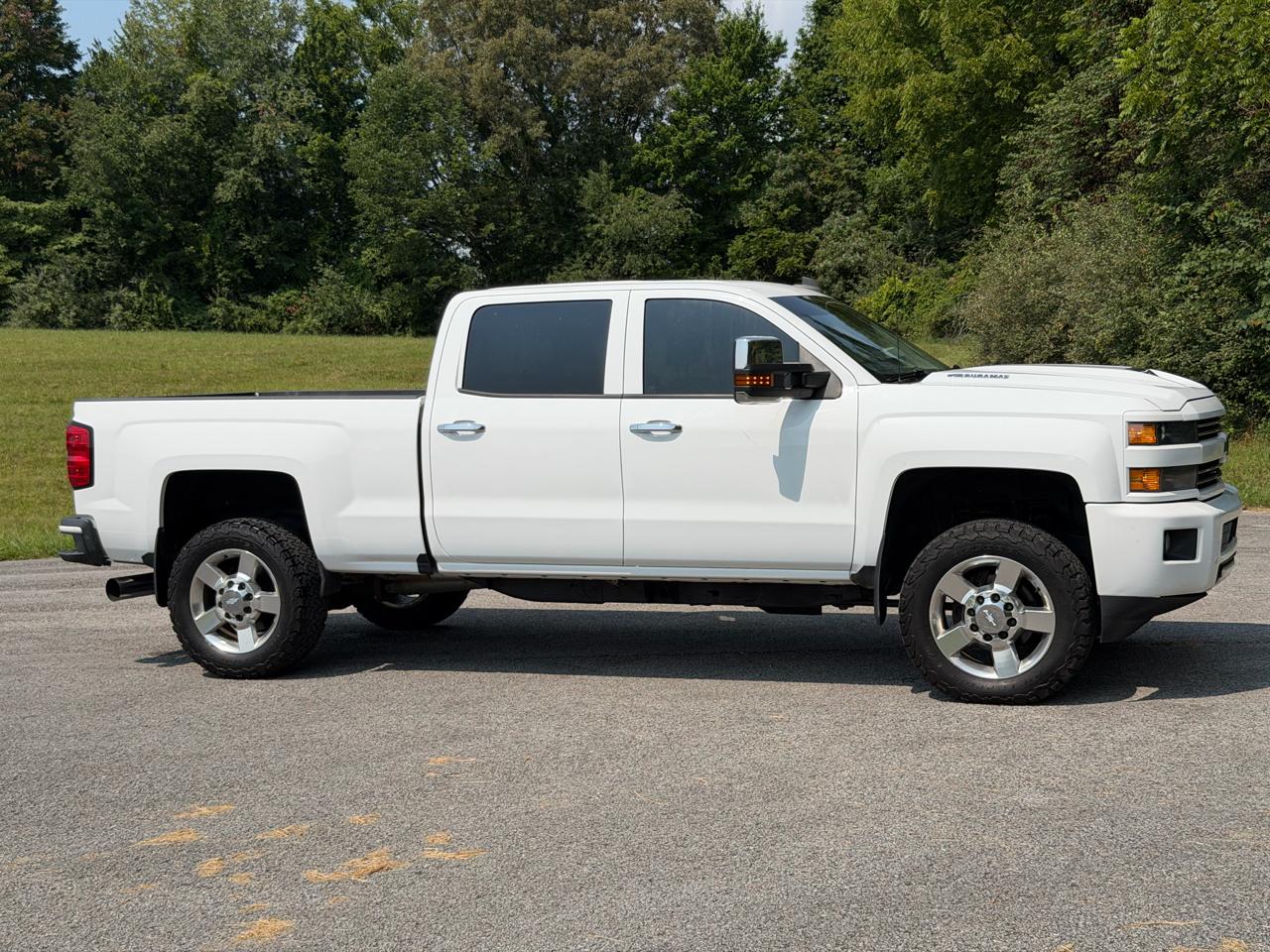 2017 Chevrolet Silverado 2500HD LT - Photo 9