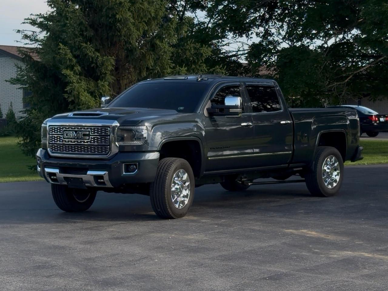 2018 GMC Sierra 4WD Crew Cab Standard Box Denali's photo