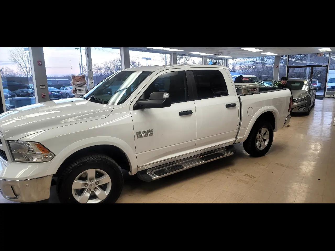 RAM 1500 4WD Crew Cab 140.5" Outdoorsman 2016