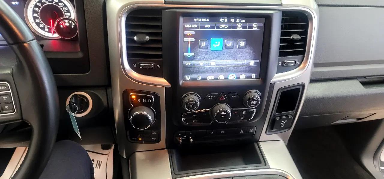 RAM 1500 4WD Crew Cab 140.5" Outdoorsman 2016