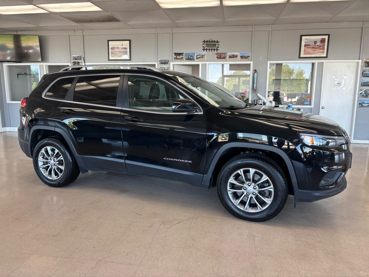 View vehicle photo 7