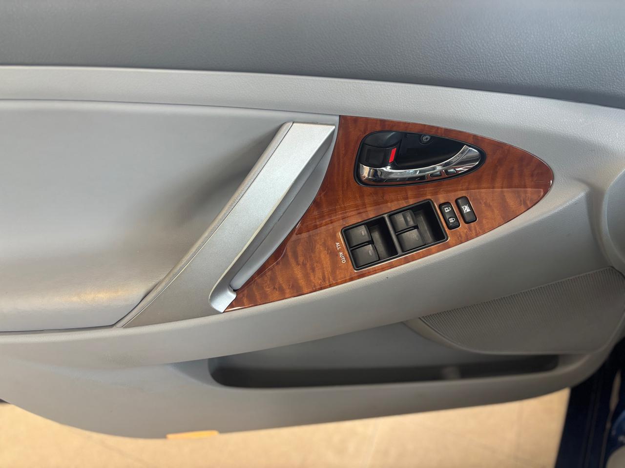 Toyota Camry 4dr Sdn V6 Auto SE (Natl) 2010