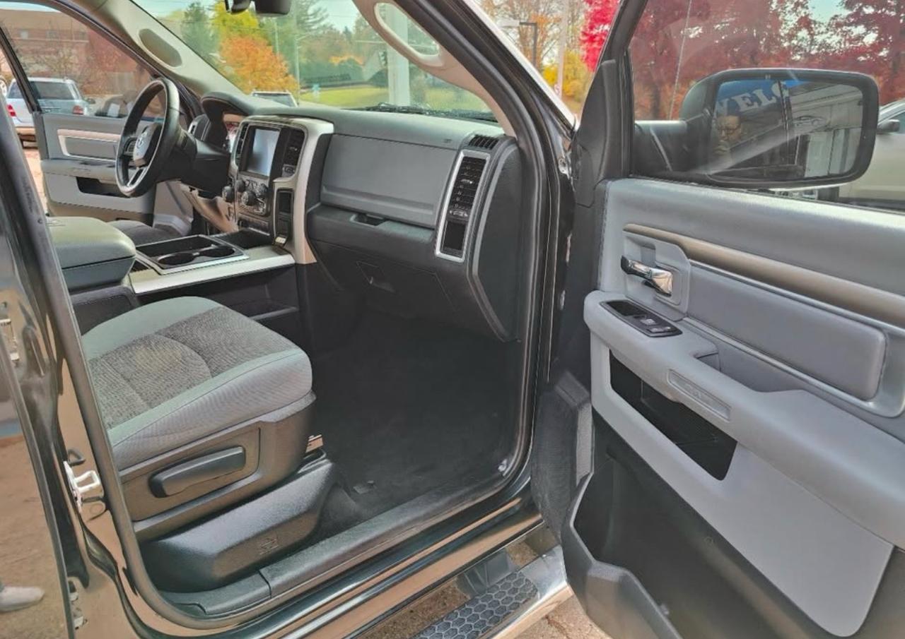 RAM 1500 SLT Crew Cab SWB 4WD 2015