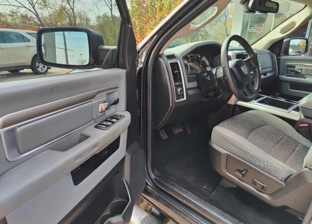 RAM 1500 SLT Crew Cab SWB 4WD 2015