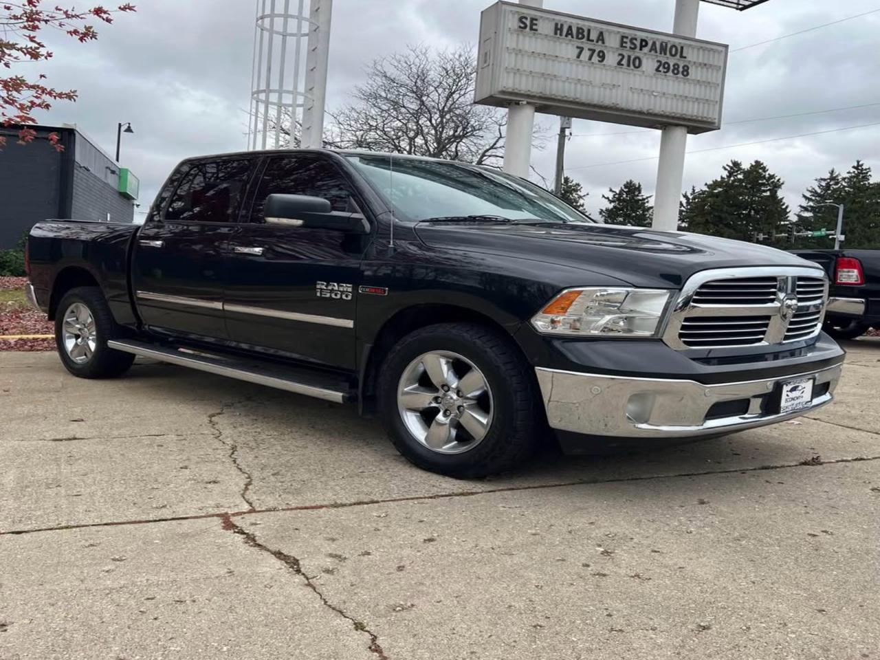 RAM 1500 SLT Crew Cab SWB 4WD 2015