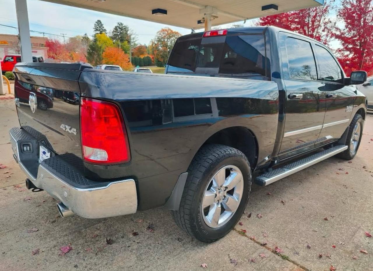 RAM 1500 SLT Crew Cab SWB 4WD 2015
