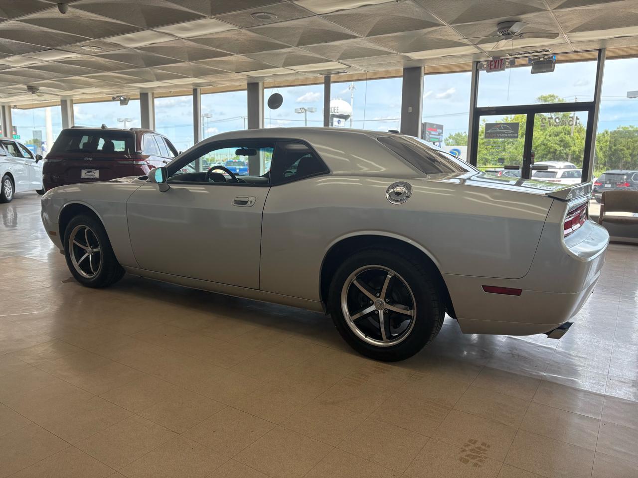 Dodge Challenger SE 2010