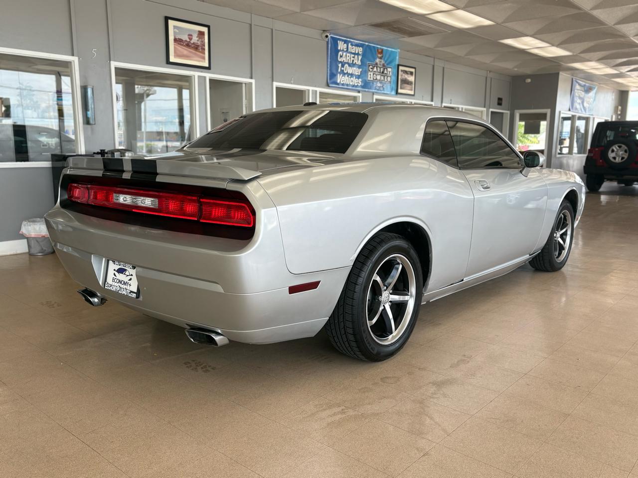 Dodge Challenger SE 2010