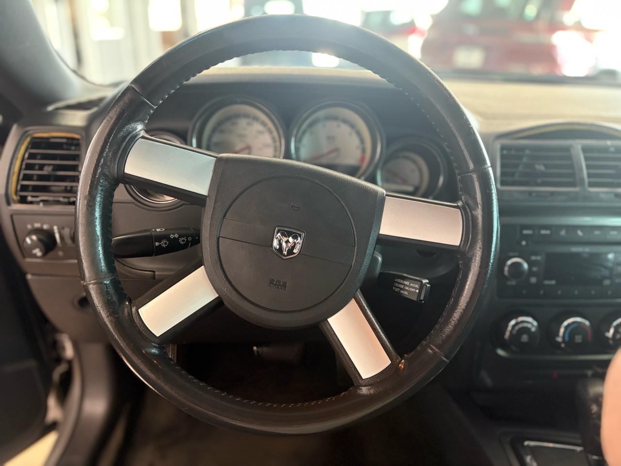 Dodge Challenger SE 2010