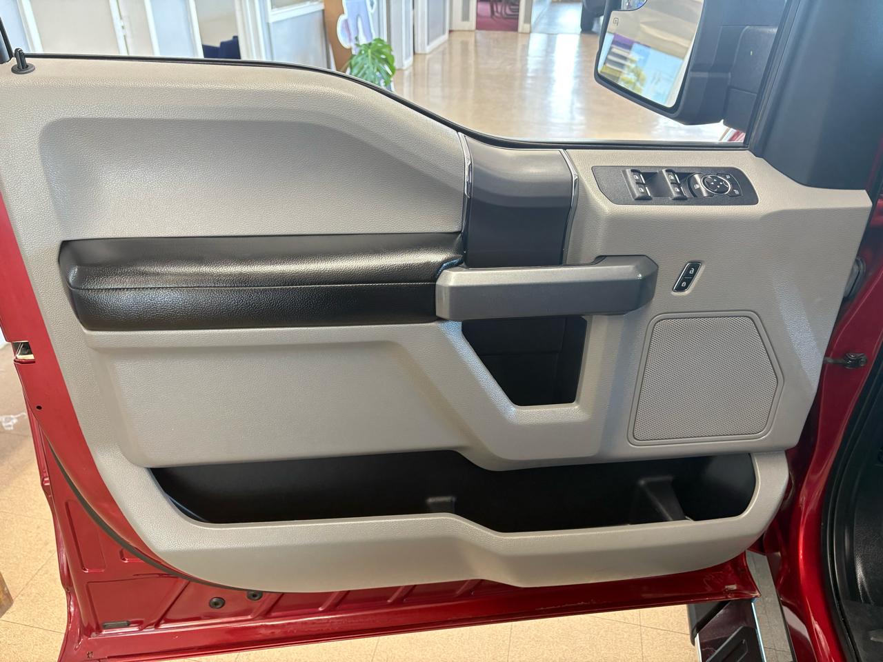 Ford F-150 4WD SuperCrew 145" XLT 2018