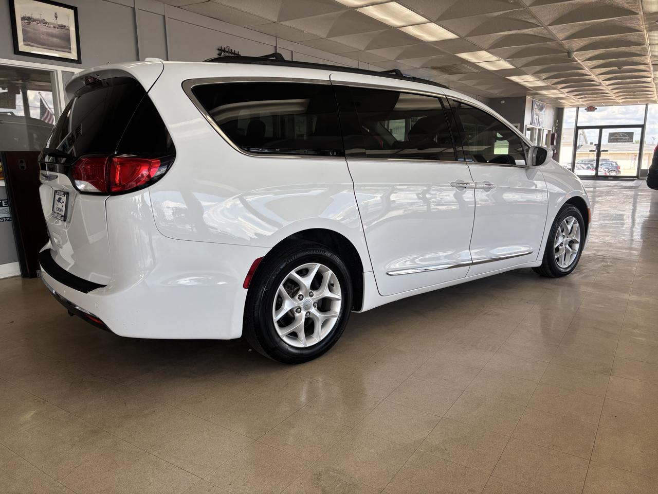 Chrysler Pacifica Touring-L 2017
