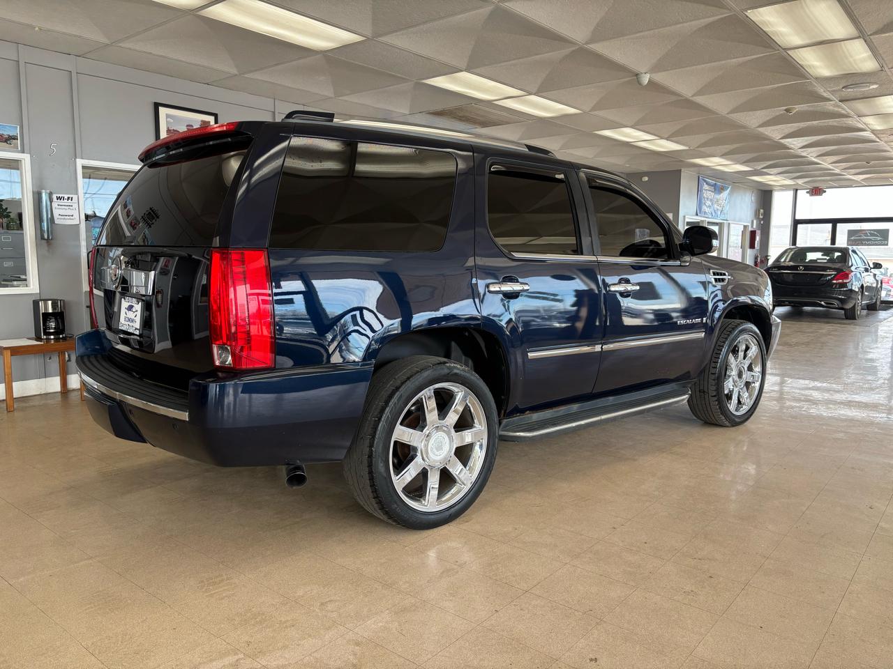 Cadillac Escalade AWD 4dr 2008