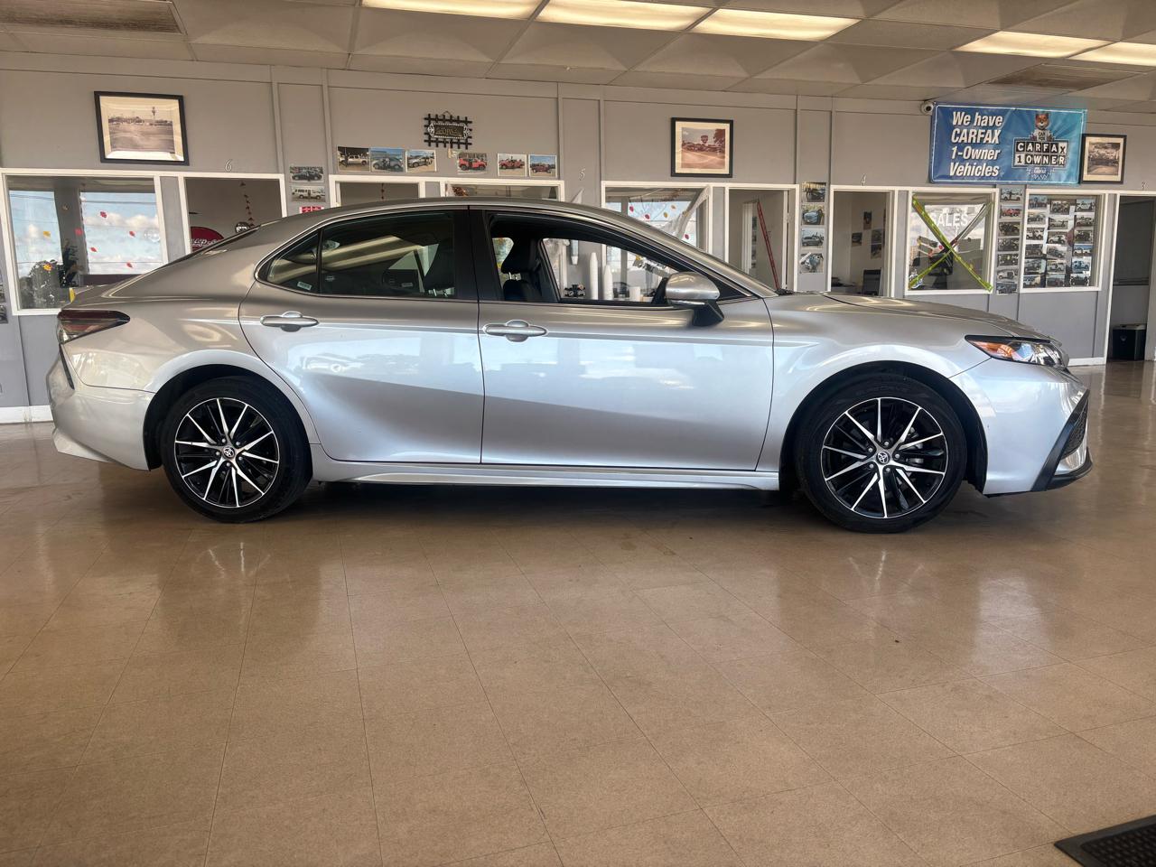 Toyota Camry SE 2024