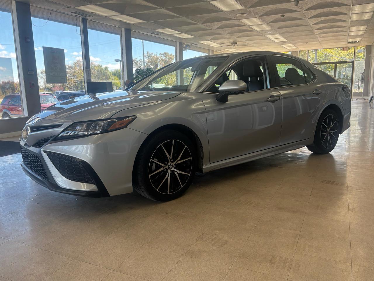 Toyota Camry SE 2024