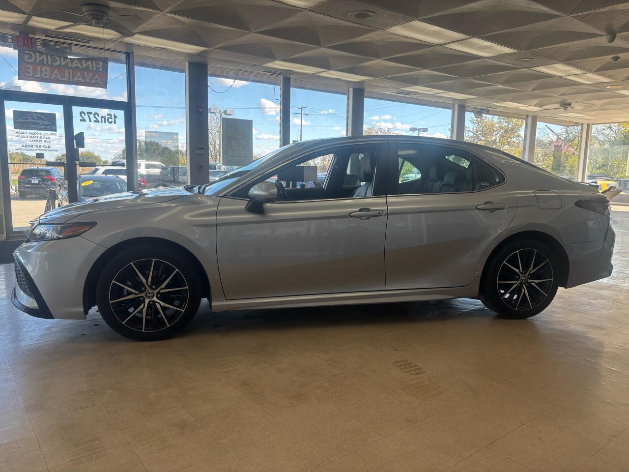 Toyota Camry SE 2024