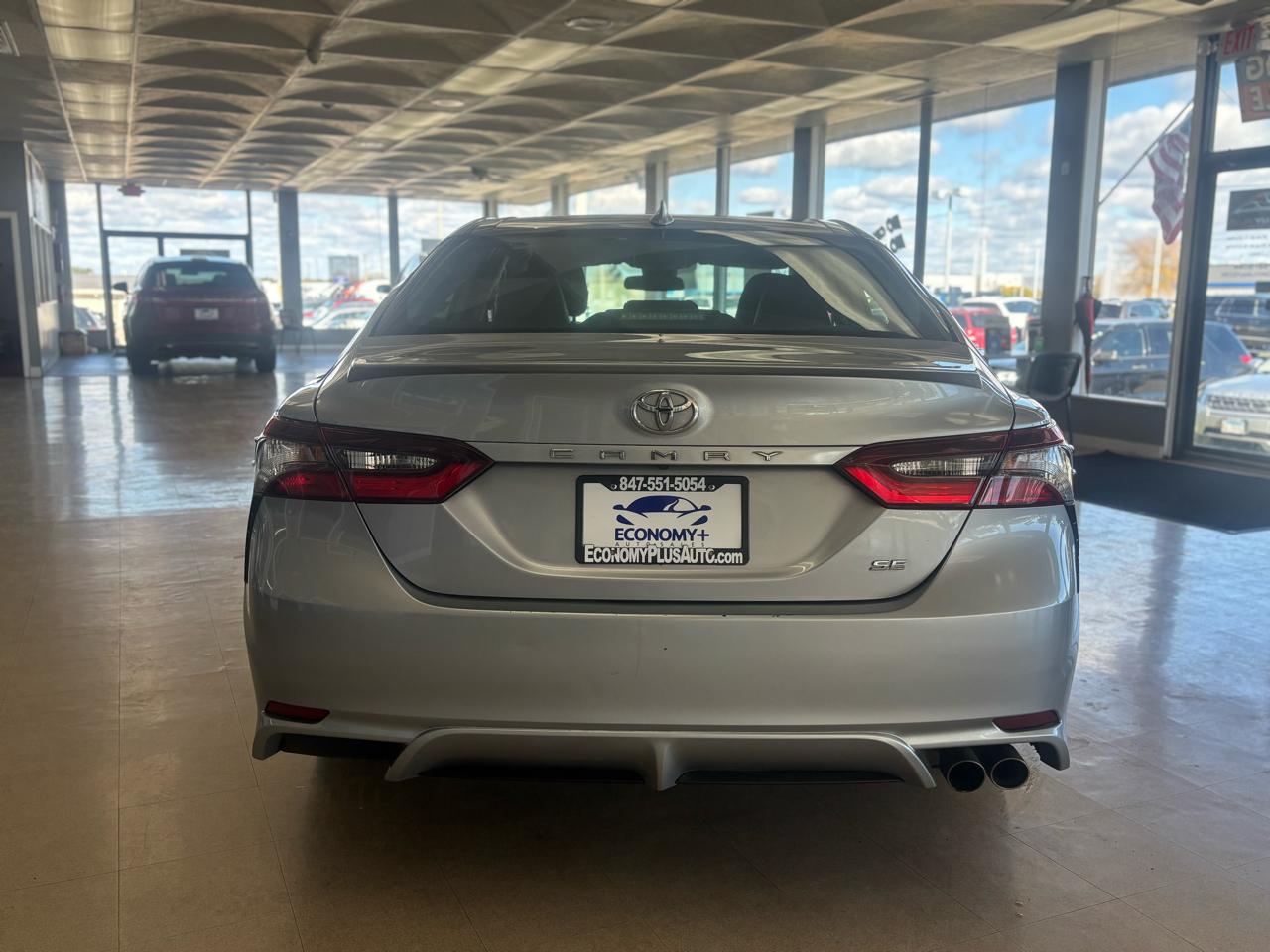 Toyota Camry SE 2024