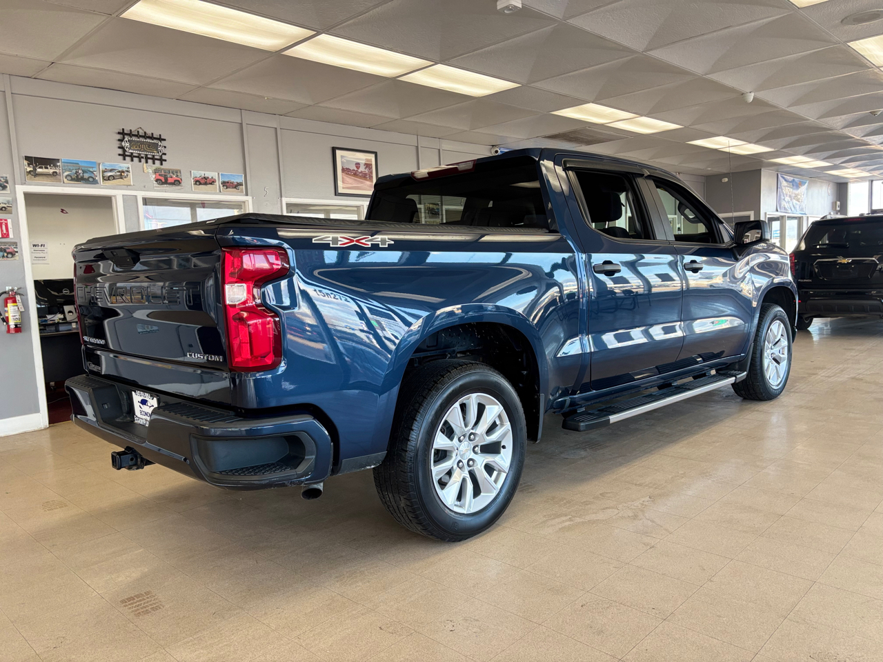Chevrolet Silverado 1500 LTD 4WD Crew Cab 147" Custom 2022