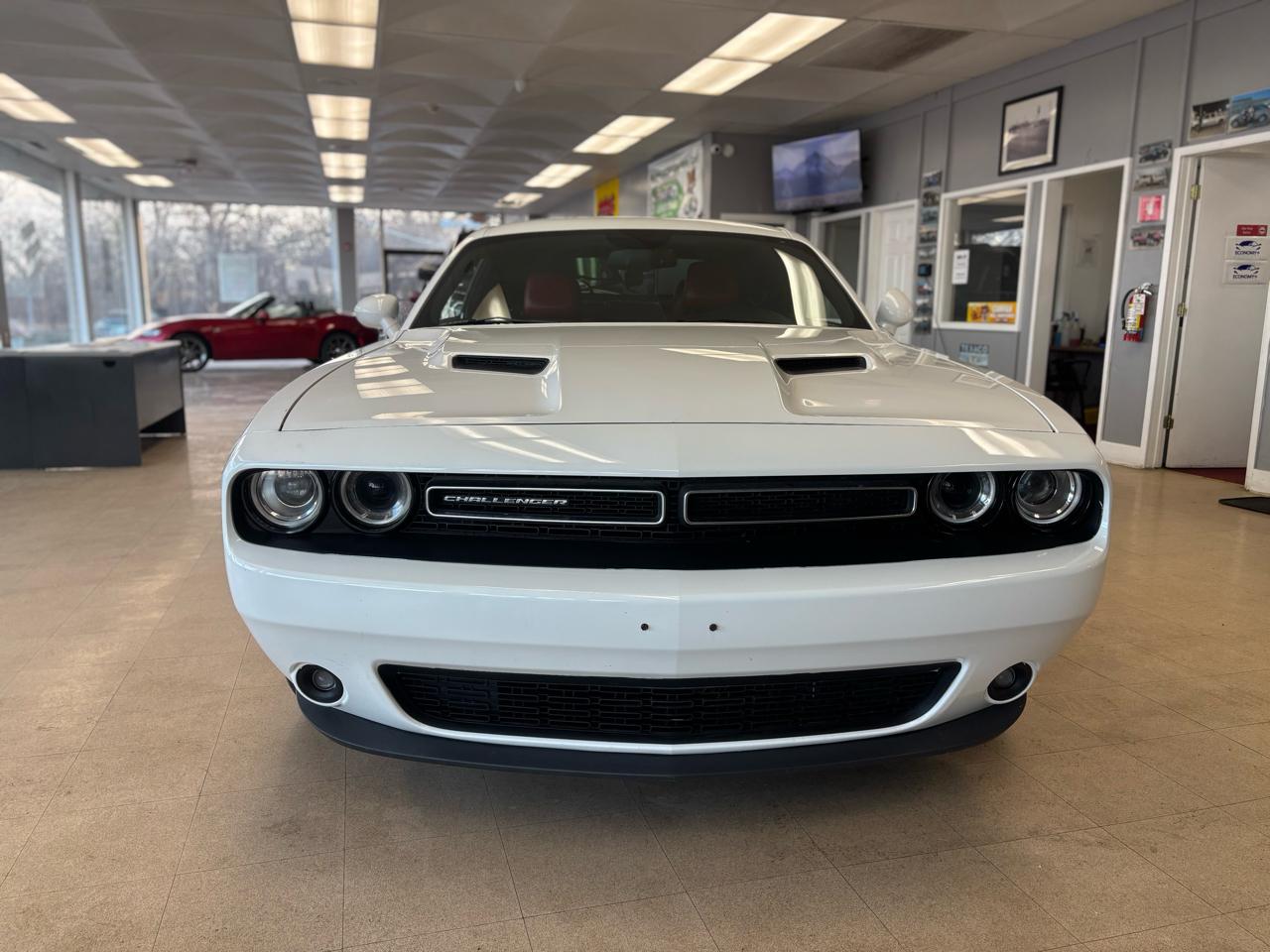 Dodge Challenger 2dr Cpe SXT Plus 2016