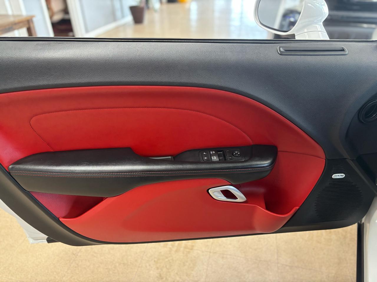 Dodge Challenger 2dr Cpe SXT Plus 2016