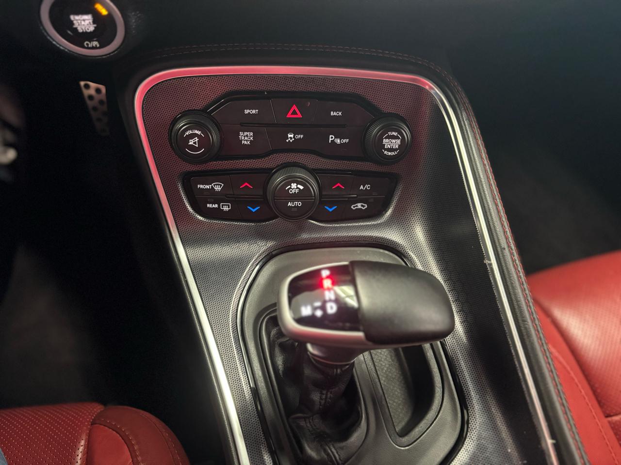 Dodge Challenger 2dr Cpe SXT Plus 2016