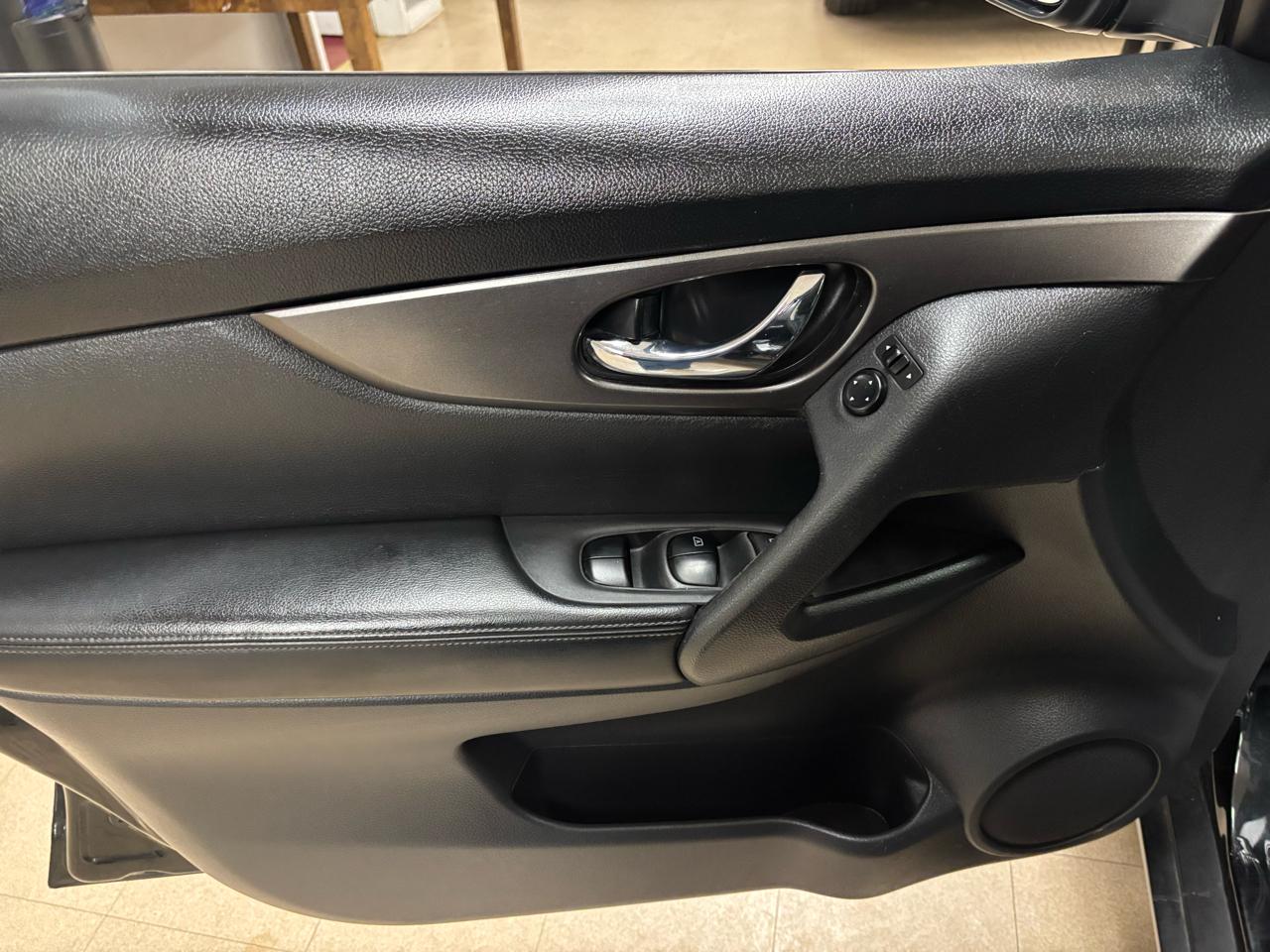 Nissan Rogue AWD 4dr SV 2016